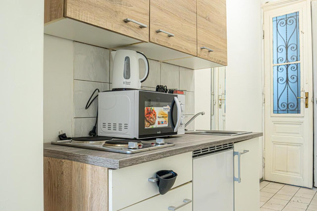 Modern Comforts: Chic Studio Apt Centrally Located Wien Eksteriør bilde