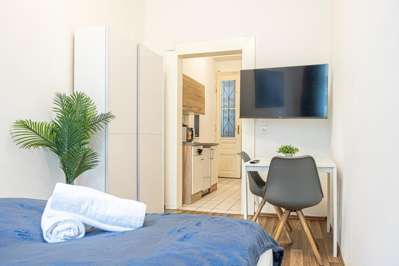 Modern Comforts: Chic Studio Apt Centrally Located Wien Eksteriør bilde