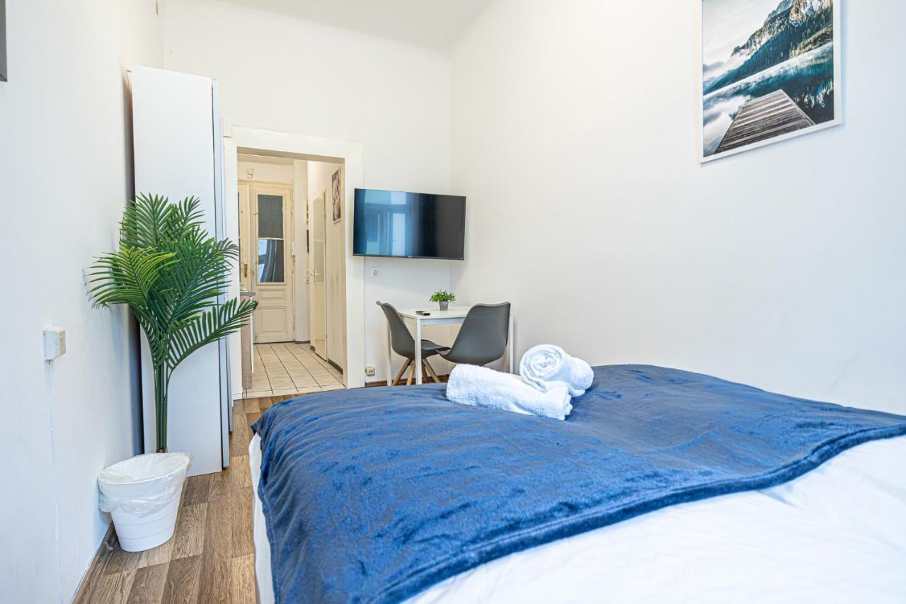 Modern Comforts: Chic Studio Apt Centrally Located Wien Eksteriør bilde